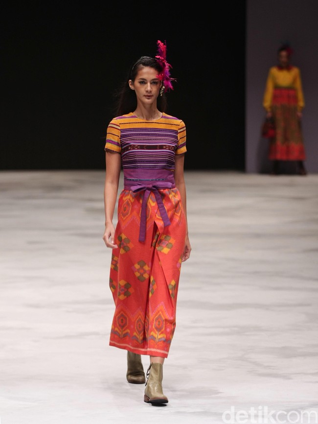 Yogiswari Prajanti Ragam Wastra Nusantara Indonesia Fashion Week 2016. at Jakarta Convention Center. Senayan. Jakarta. [Foto: Mohamamd Abduh/Wolipop]