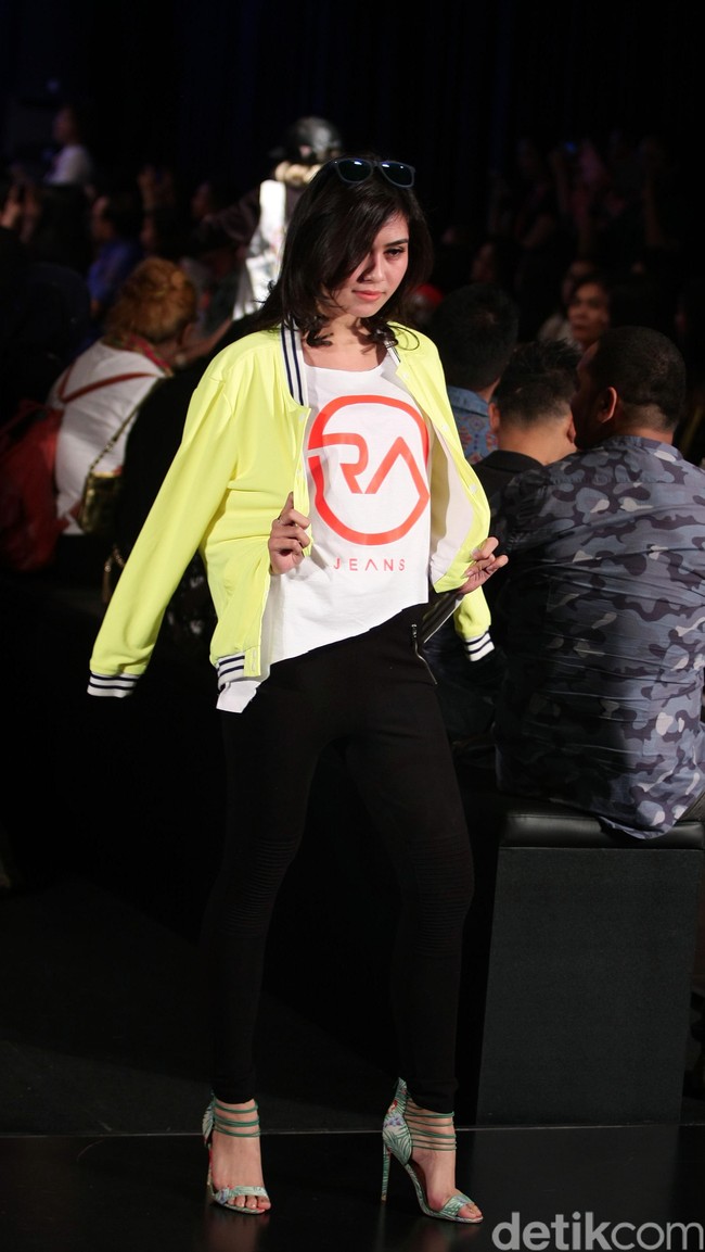 RA Jeans by Raffi Ahmad Star on Famous Indonesia Fashion Week 2016. at Jakarta Convention Center. Senayan. Jakarta. [Foto: Mohamamd Abduh/Wolipop]