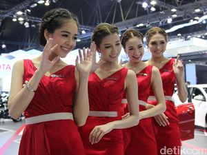 Gadis Pemanis Beraksi di Bangkok Motor Show 2016