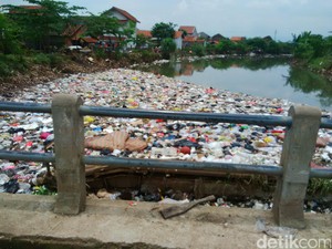 Horor Sampah di Cikapundung Diprediksi Makin Parah Tiga Hari ke Depan