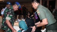 Setiap keluarga dari 13 korban meninggal dunia akibat jatuhnya helikopter milik TNI AD ‎di Poso, Sulawesi Tengah, bakal mendapat santunan. Santunan diberikan oleh Asuransi ABRI atau Asabri.