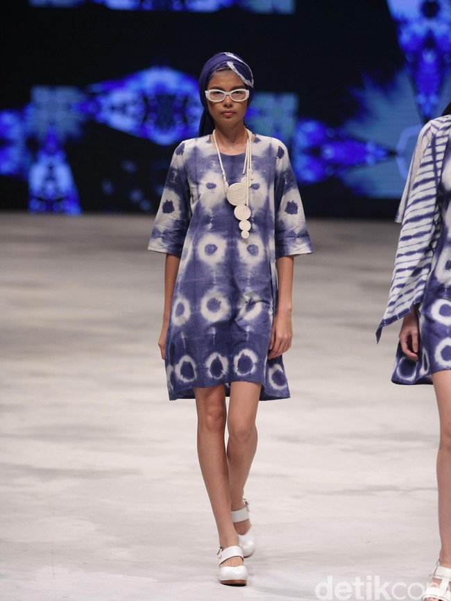 Handy Hartono Ragam Wastra Nusantara Indonesia Fashion Week 2016. at Jakarta Convention Center. Senayan. Jakarta. [Foto: Mohamamd Abduh/Wolipop]