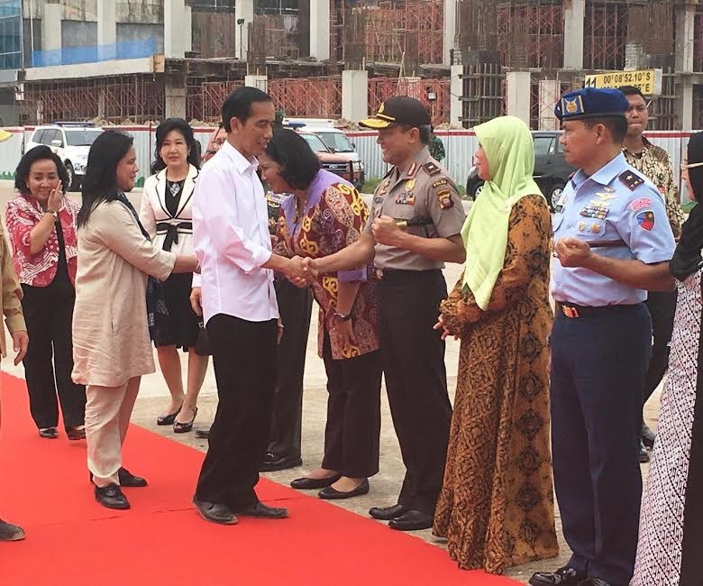 4 Pesan Presiden Jokowi untuk TNI dan Polri di Kalimantan Barat 4 Pesan Presiden Jokowi untuk TNI dan Polri di Kalimantan Barat