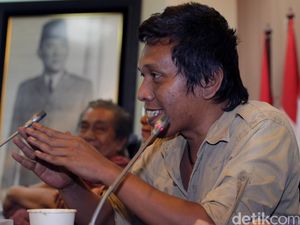 Adian Jawab Tudingan Teman Ahok dengan Joke