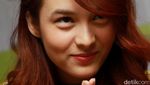 Chelsea Islan Kini Berambut Coklat Kemerahan, Cantik?