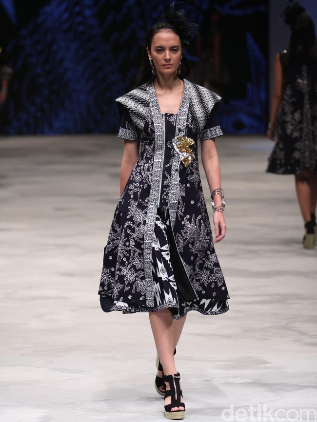 Erdan Ragam Wastra Nusantara Indonesia Fashion Week 2016. at Jakarta Convention Center. Senayan. Jakarta. [Foto: Mohamamd Abduh/Wolipop]