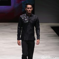 Ilham Bahari Ragam Wastra Nusantara Indonesia Fashion Week 2016. at Jakarta Convention Center. Senayan. Jakarta. [Foto: Mohamamd Abduh/Wolipop]