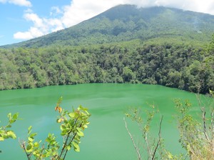 Kutukan Cinta Terlarang di Danau Tolire, Ternate
