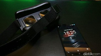 Ponsel virtual Lenovo ini dibanderol Rp 2.899.000 dengan bundling Ant VR (nama headset VR tersebut) Foto: detikINET/Irna Prihandini