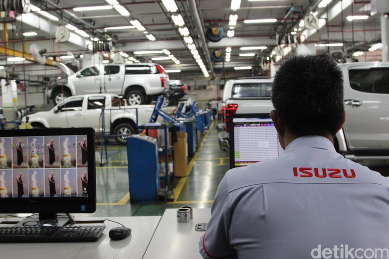 Service Center Isuzu Service center Isuzu terbesar di dunia ada di Thailand. Service center terbesar Isuzu ini berada di bawah nangungan Tri Petch Isuzu Service Co., LTD.
