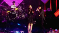 Raisa yang berduet dengan sang empunya pada lagu Damai Cinta dan Jatuh Hati.