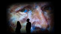 Mei 2014, petugas pajak menemukan safety box yang terdapat lukisan van Gogh yang hilang 40 tahun lalu. Lukisannya berjudul Cypress, Sky, and Country.  Foto: Foto: Getty Images