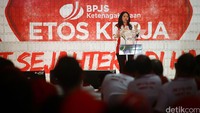 Dalam sambutannya, Puan yang ditunjuk Presiden Jokowi sebagai Koordinator Gerakan Nasional Revolusi Mental itu mengatakan tujuan dari gerakan revolusi mental ini untuk mengubah mindset dalam pelayanan publik.