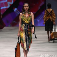 Yoyo Prasetyo Ragam Wastra Nusantara Indonesia Fashion Week 2016. at Jakarta Convention Center. Senayan. Jakarta. [Foto: Mohamamd Abduh/Wolipop]