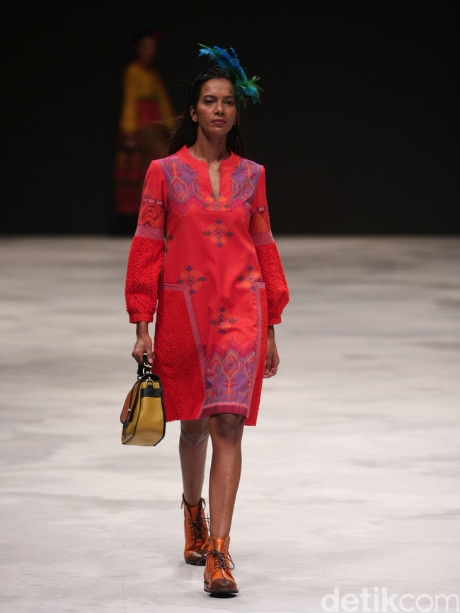 Yogiswari Prajanti Ragam Wastra Nusantara Indonesia Fashion Week 2016. at Jakarta Convention Center. Senayan. Jakarta. [Foto: Mohamamd Abduh/Wolipop]