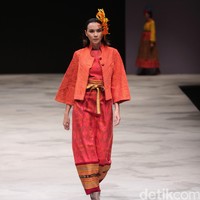 Yogiswari Prajanti Ragam Wastra Nusantara Indonesia Fashion Week 2016. at Jakarta Convention Center. Senayan. Jakarta. [Foto: Mohamamd Abduh/Wolipop]