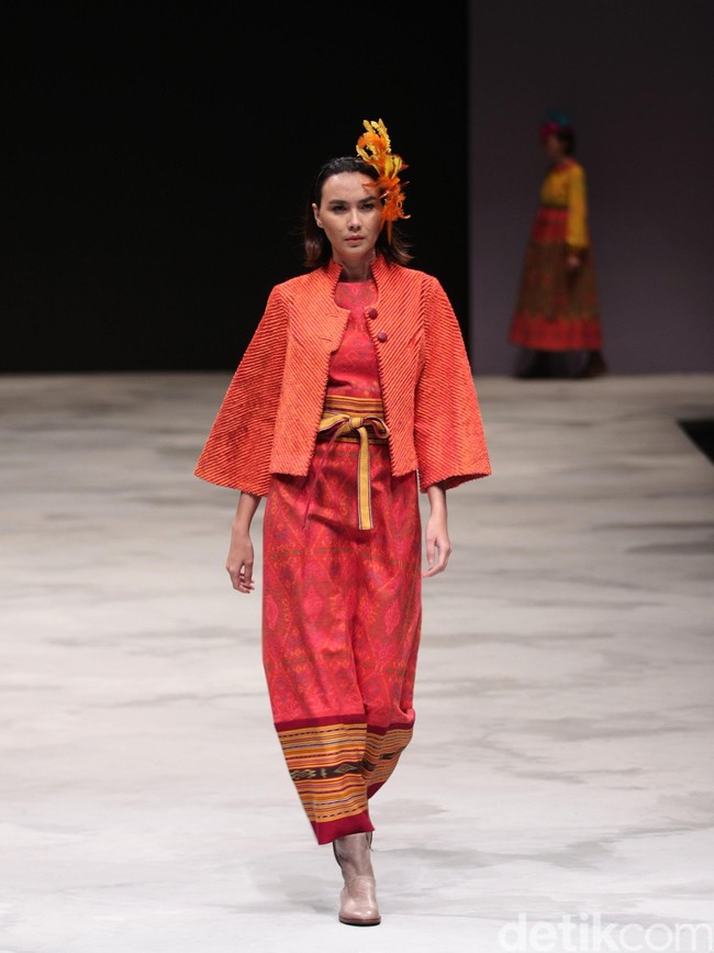 Yogiswari Prajanti Ragam Wastra Nusantara Indonesia Fashion Week 2016. at Jakarta Convention Center. Senayan. Jakarta. [Foto: Mohamamd Abduh/Wolipop]