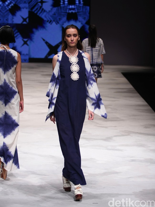 Handy Hartono Ragam Wastra Nusantara Indonesia Fashion Week 2016. at Jakarta Convention Center. Senayan. Jakarta. [Foto: Mohamamd Abduh/Wolipop]