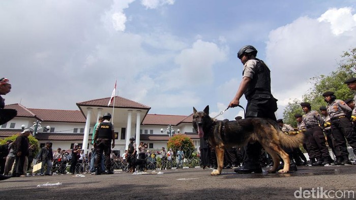 Ketika Pengadilan Siaga Kerusuhan dan Amuk Massa