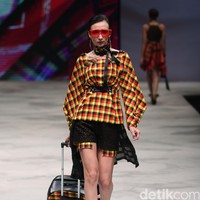 Yoyo Prasetyo Ragam Wastra Nusantara Indonesia Fashion Week 2016. at Jakarta Convention Center. Senayan. Jakarta. [Foto: Mohamamd Abduh/Wolipop]