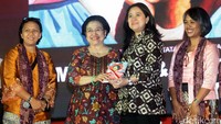 Megawati meluncurkan buku berjudul Megawati dalam Catatan Wartawan Menangis & Tertawa Bersama Rakyat di Gedung Arsip Nasional No 111, Jalan Gajah Mada, Jakarta, Rabu (23/3/2016)