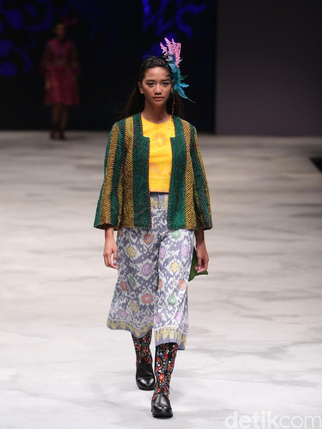 Yogiswari Prajanti Ragam Wastra Nusantara Indonesia Fashion Week 2016. at Jakarta Convention Center. Senayan. Jakarta. [Foto: Mohamamd Abduh/Wolipop]