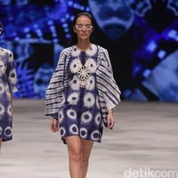 Handy Hartono Ragam Wastra Nusantara Indonesia Fashion Week 2016. at Jakarta Convention Center. Senayan. Jakarta. [Foto: Mohamamd Abduh/Wolipop]