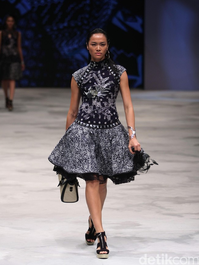 Erdan Ragam Wastra Nusantara Indonesia Fashion Week 2016. at Jakarta Convention Center. Senayan. Jakarta. [Foto: Mohamamd Abduh/Wolipop]