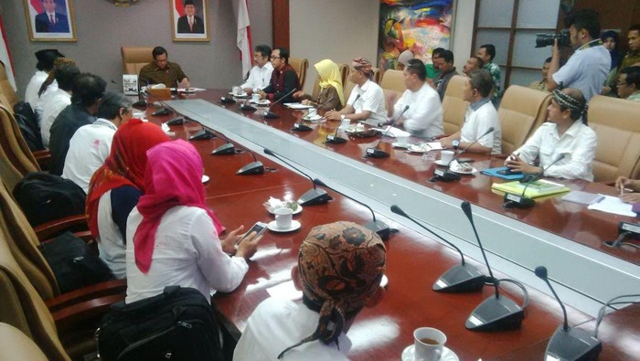 Perwakilan Massa Pendamping Dana Desa Diterima Seskab di Istana