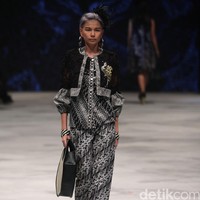 Erdan Ragam Wastra Nusantara Indonesia Fashion Week 2016. at Jakarta Convention Center. Senayan. Jakarta. [Foto: Mohamamd Abduh/Wolipop]