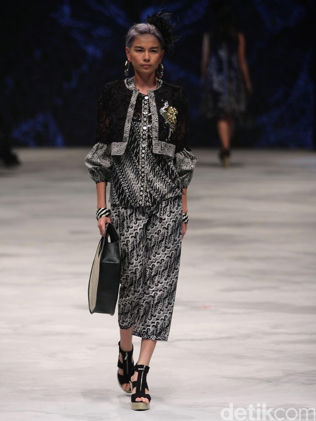 Erdan Ragam Wastra Nusantara Indonesia Fashion Week 2016. at Jakarta Convention Center. Senayan. Jakarta. [Foto: Mohamamd Abduh/Wolipop]