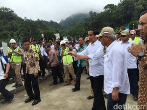 Jokowi Blusukan ke Pos Perbatasan RI-Malaysia di Entikong