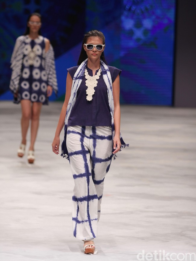 Handy Hartono Ragam Wastra Nusantara Indonesia Fashion Week 2016. at Jakarta Convention Center. Senayan. Jakarta. [Foto: Mohamamd Abduh/Wolipop]