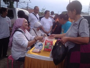 Warga Borong Cabai, Bawang, Hingga Beras di Pasar Murah
