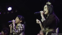 Album Mahagita dirilis dalam dua versi, yaitu DVD dan Music Card.