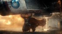 Bagi penggemar komiknya, Batman v Superman bak imajinasi yang terwujud setelah selama ini mereka hanya bisa menyimak aksi kedua superhero itu lewat panel-panel gambar di atas kertas. (Official Batman v Superman)