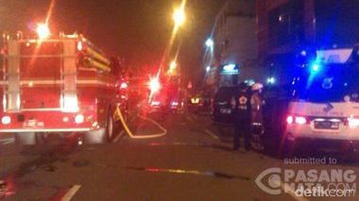 Ruko di Pasar Jatinegara Terbakar