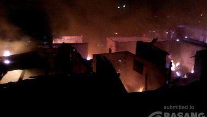 Begini Penampakan Kebakaran di Pemukiman Dekat Tol Ancol