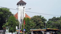 Suasana di sekitar Gereja Santo Antonius. Ada jalan yang dulunya bernama Kerk Weg (Jalan Gereja) menuju Gereja Santo Antonius. Saat ini jalan tersebut bernama Jl Abu Bakar Ali (Bagus/detikTravel)