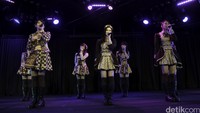 Terdapat dua lagu baru yaitu 365 Nichi no Kamihikouki dan Sakura iro no Sora no Shita de.