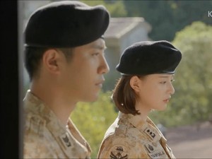 Adegan Ranjang Kim Ji Won dan Jin Goo Tak Tayang di Descendants of the Sun