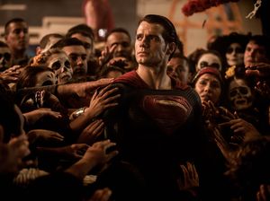 Sambut Bulan Juni, Ini Cara Henry Cavill Peringati Ultah Superman