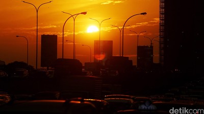 Pesona Sunset di Jakarta