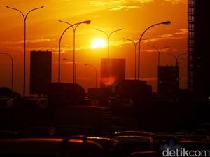 Pesona Sunset di Jakarta