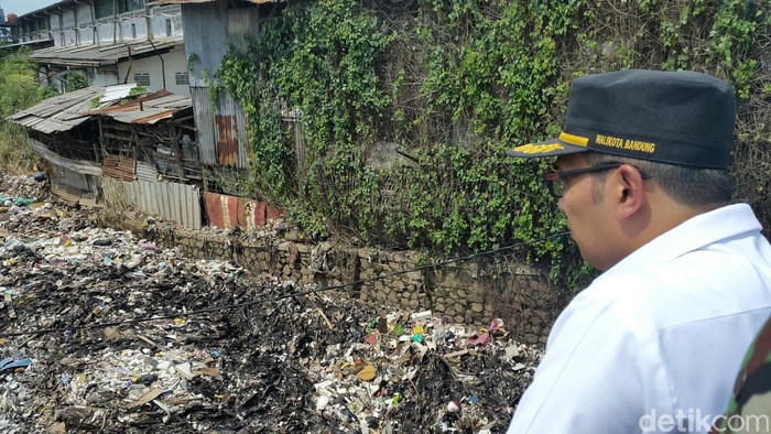 Cegah Tumpukan Sampah Sungai Berulang, Ini Usulan Ridwan Kamil