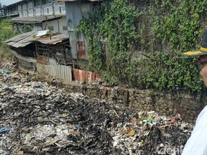 Ridwan Kamil ke Warga: Kalau Nemu Sampah Buang, Jangan Difoto