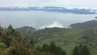 Di Panatapan Huta Ginjang, udaranya cukup dingin dan angin cukup kencang. Ada baiknya menyiapkan jaket, kalau tidak mau kedinginan. Alangkah baiknya lagi, datang saat siang hari sebab saat itu matahari sedang bersinar terik dan pencahayan untuk memotret dari sana, bagus (Afif/detikTravel)