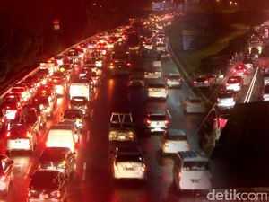 Tol Purbaleunyi Arah Jakarta Macet di Rest Area KM 97 dan KM 62
