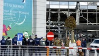 Kaca jendela pecah. Frederic SierakowskiReuters/detikFoto.