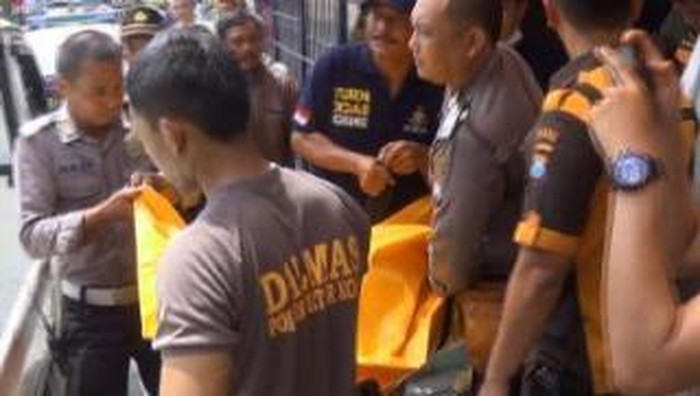 Sipir Lapas Blitar Tega Bunuh Istrinya dengan Parang